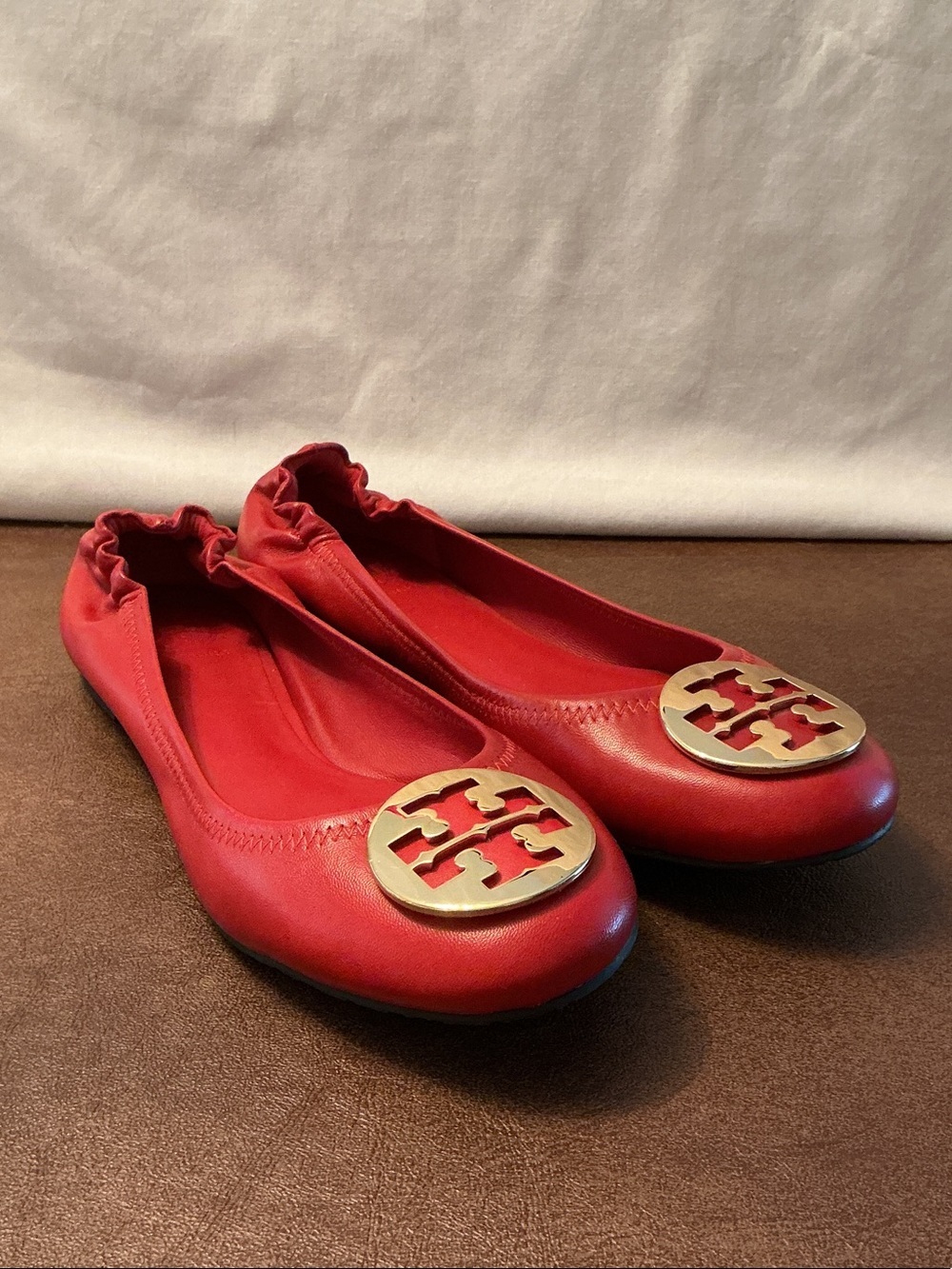 NWOB Tory Burch Red Leather Ballet Flats & Gold Logo Accent Sz 11 Women’s shoes